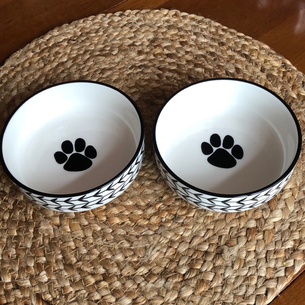 White Arrow Signature (2) Dog/Cat Bowls